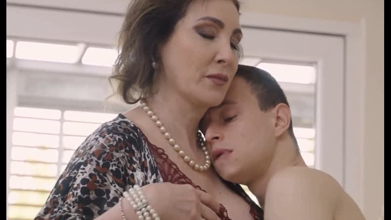 Porno elle a 55 ans, une mère stricte a eu des relations sexuelles avec son doux fils porno sexe milf mature sissy neri