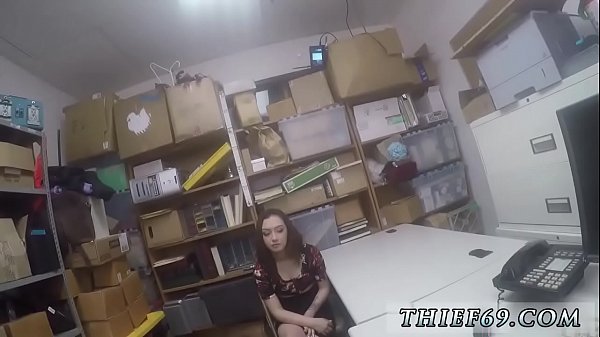 Poliziotto rosso Il sospettato inizialmente ha negato l'accusa di furto all'ufficiale della LP.