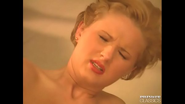 Katalina e Natalie nel negozio lesbico