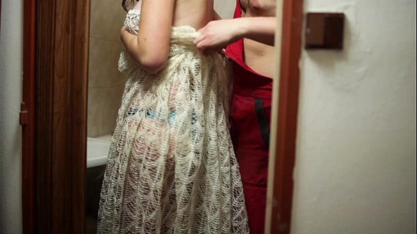 Molliges Mädchen wird von Klempner gefickt