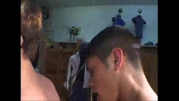 Due cervi giovani e caldi prendono il cazzo nel culo di un ragazzo guarito - BAREBACK