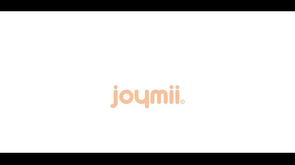 Una ragazza adolescente in età legale si gioca duramente