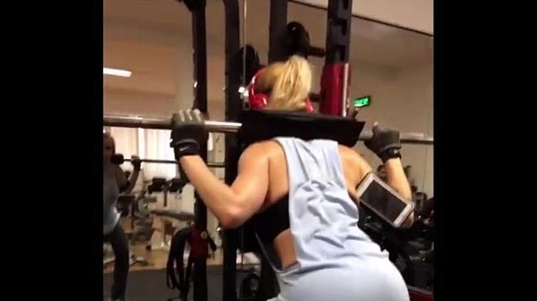 सेक्सी, चमकती और सार्वजनिक नग्नता वाली स्नैपचैट