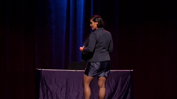 Burleske Iris Le Moure