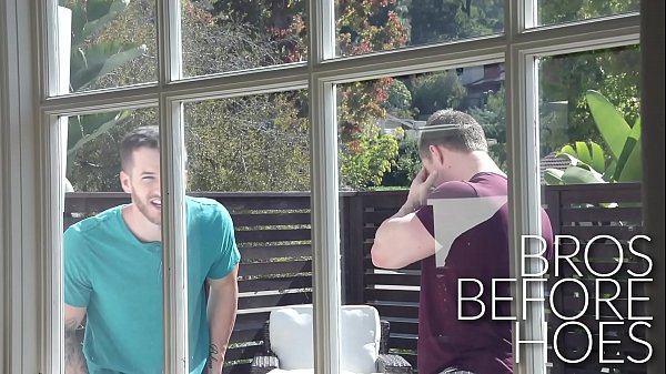 Peeping Initiate BB 4Way mit Freunden, die sie beim Ficken erwischt haben!