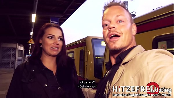 HITZEFREI.dating ► JOLEE LOVE pegou na estação de trem e transou com ela pela manhã ◄ Crazy OUTDOOR e PUBLIC SEX