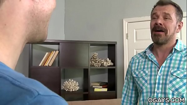 El hijo del vecino - Tristan Sterling, Max Sargent