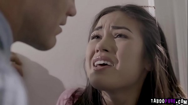 Derrick Pierce feed Kendra Spades a mouthful of his big juicy cock!