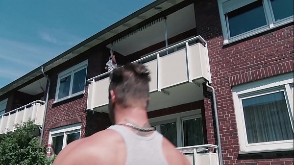 HITZEFREI La prima volta che incontro il mio vicino e abbiamo scopato