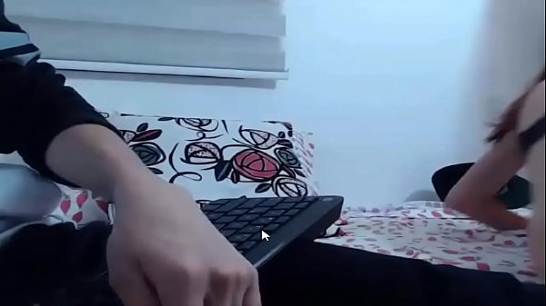 Il giovane nerd succhia la figa della fidanzata | Chaturbate #1