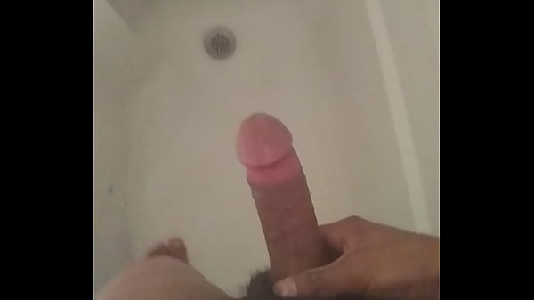 Masturb&aacute_ndome en la ducha