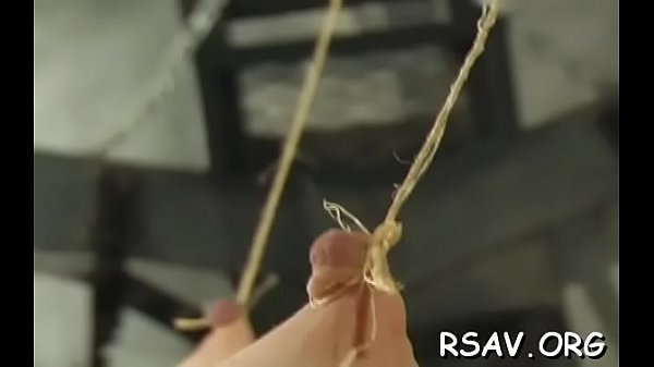 Mit dem Ball geknebelt und rot versohlt