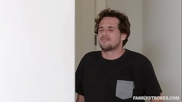 Tylers si scopa la sua matrigna Crystal Rush a pecorina con la figa invecchiata!