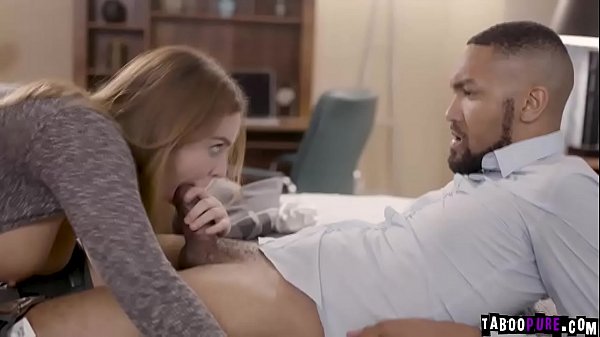 Natasha schluckt schön Mickey Mods riesigen Schwanz!