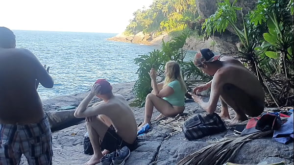Atores flagrados na praia de nudismo!!! Paty Bumbum - Melissa Alecxander - Alex Lima - Taissa Winkler - Russo Porn - Bruxo Fire
