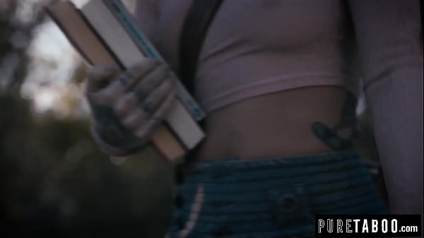 Small Hands hat mit diesen beiden Mädchen alle Hände voll zu tun