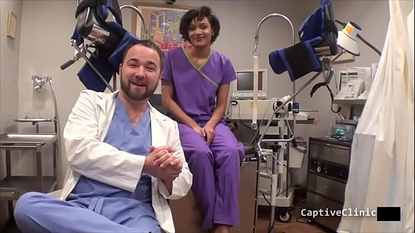 Willkommen bei Rikers! Jackie Banes wird verhaftet und Krankenschwester Lilith Rose steht kurz davor, sich einer Leibesvisitation zu unterziehen, Ms Attitude! Sehen Sie sich den kompletten einstündigen Film nur bei BondageClinic an! Reup