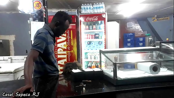 PURA ADRENALINA FOLLANDO SOBRE EL MOSTRADOR EN BOTEQUIM