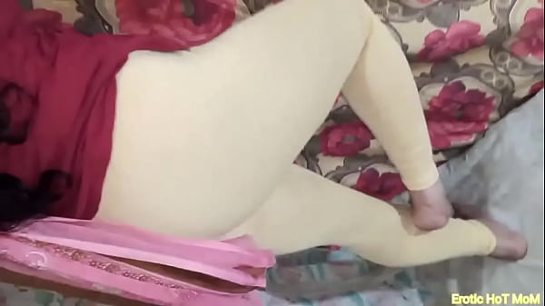 我女朋友总是在我们宿舍里跳舞，过程中让我微笑