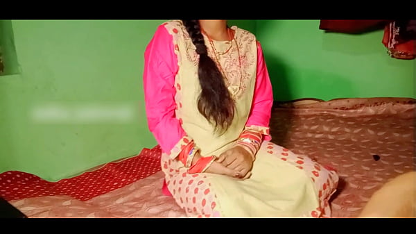 Als ich meine Schwägerin im Anzug im Haus meiner Schwiegereltern sah, wurde ich wütend und fickte sie zum ersten Mal hart.