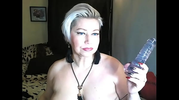 Die versaute, reife, versaute MILF AimeeParadise ist blöd! Teil I - DILDO.