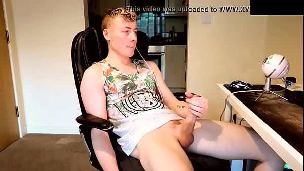 独奏男性翻白眼全身高潮