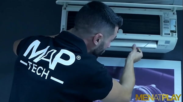 MENATPLAY L'emiro gay Boscattoo seduce Hugo Castellano