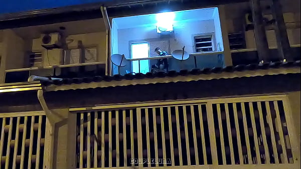 Married Novinha &eacute_ Caught Fucking Her Lover on the Home Balcony! (FELL ON THE NET)
