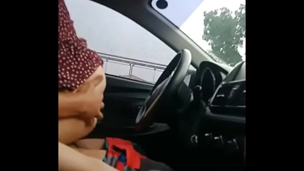 Horny Call Center Agent Gets Fucked In The Car