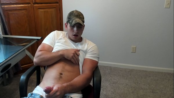 Cam boy thủ dâm và bắn tải khổng lồ của mình!