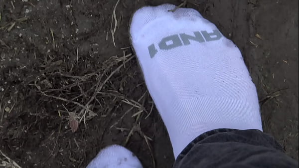 Lại một bước đi lầy lội với đôi tất AND1