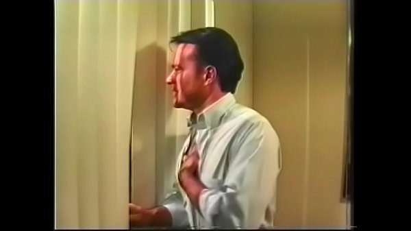 Ryan Hampton está listo para descarrilarse porque el otro chico que vive al lado invitó a su amante del club de fanáticos del cuero a disfrutar de un consolador de doble cara.