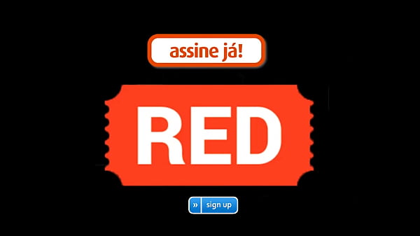 Una giovane ragazza sexy si esibisce