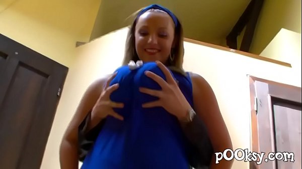 Riesige Titten, Brüste, Brüste und Bounce (französischer Amateur-Tittenfick)