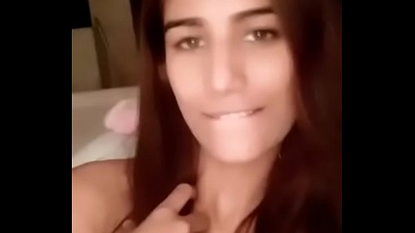 Poonam Pandey en topless
