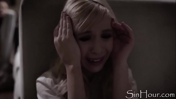 2 heiße Teenager stehen auf Sex mit einem Perversen – Kenzie Reeves