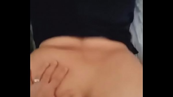 Une salope brésilienne se fait baiser en levrette