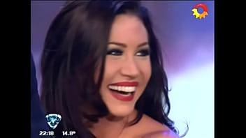 Màn thoát y của Adabel Guerrero tại Bailando 2012