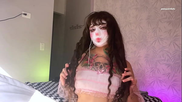 Wedgie und spreizende haarige Muschi in Nahaufnahme