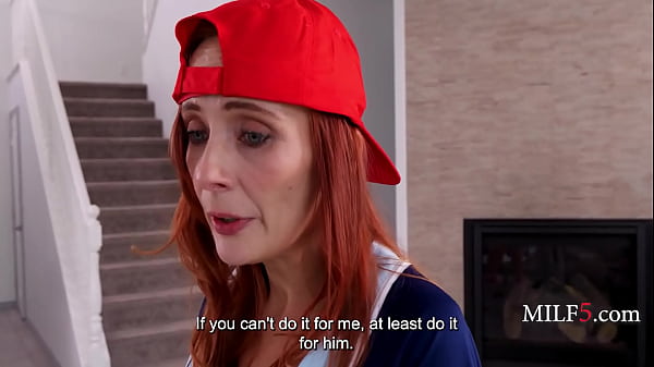 Ma belle-mère a acheté un gode en pensant que c'était une batte de baseball - Holly Lace, Axel Haze | MILF5