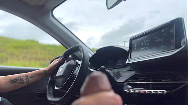 ¡Mujer de Uber recoge a cliente en viaje a Río de Janeiro S&atilde_o Paulo! ¡El pago del viaje significa que se corre dentro del culo de Uber!