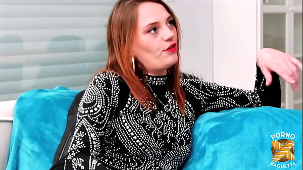 Melany, rouquine torride, se prend deux bites avec joie