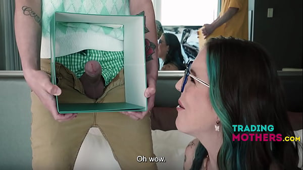 Chúng Tôi Muốn Làm Điều Gì Đó Tốt Đẹp Nhân Ngày Của Mẹ Kế - Nikki Zee, Jessica Aaren, David Lee, Juan Loco