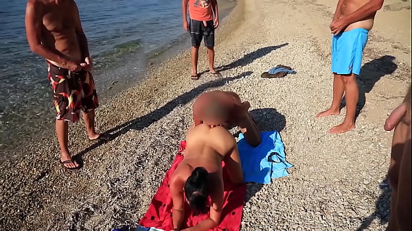 LA BAISE DE PLAGE LA PLUS CHAUDE QUE J'AI JAMAIS EXPÉRIMENTÉE !