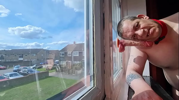 amo umiliarmi per prendere il cazzo anche se questo significa farlo dove la gente può vederlo