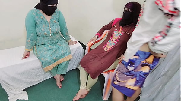 与 Dever 一起与 2 位印度穆斯林热哥进行令人惊叹的 3 人肛交