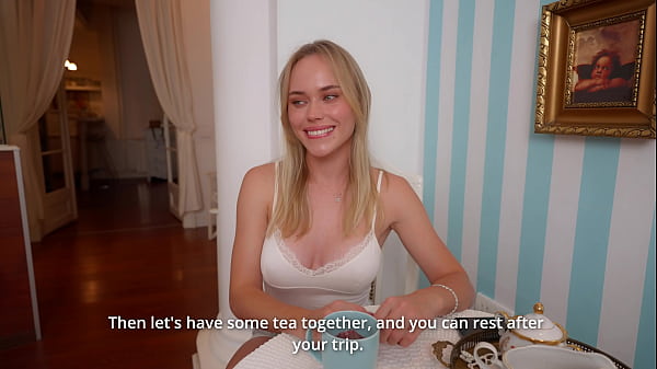 Teen bionda si spoglia - carina