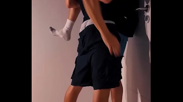 Stranger who followed me fucks me bareback at the door of my apartment