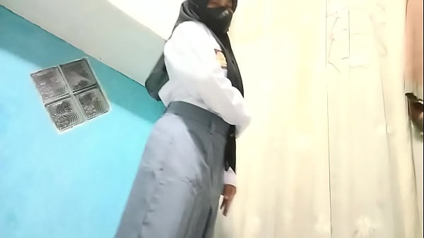 Siswi SMA ngentot dengan pacar ketika pulang dari sekolah