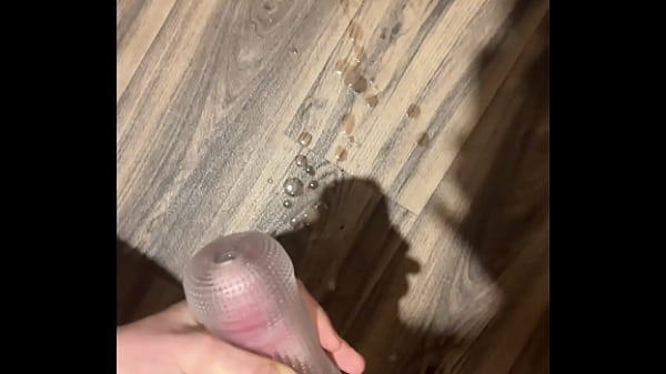 Bordo teenager del giovane ragazzo. Grande stimolazione, hardcore. Un grosso cazzo viene